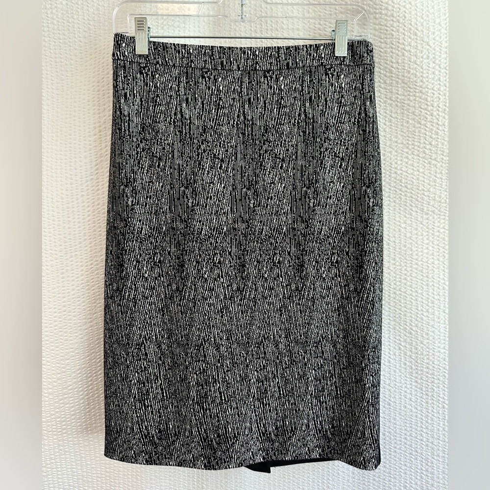 Calvin Klein Black White Pencil Skirt Size: 4